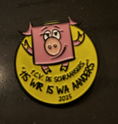 Carnavals embleem 2025 'tis wir is wa aanders
